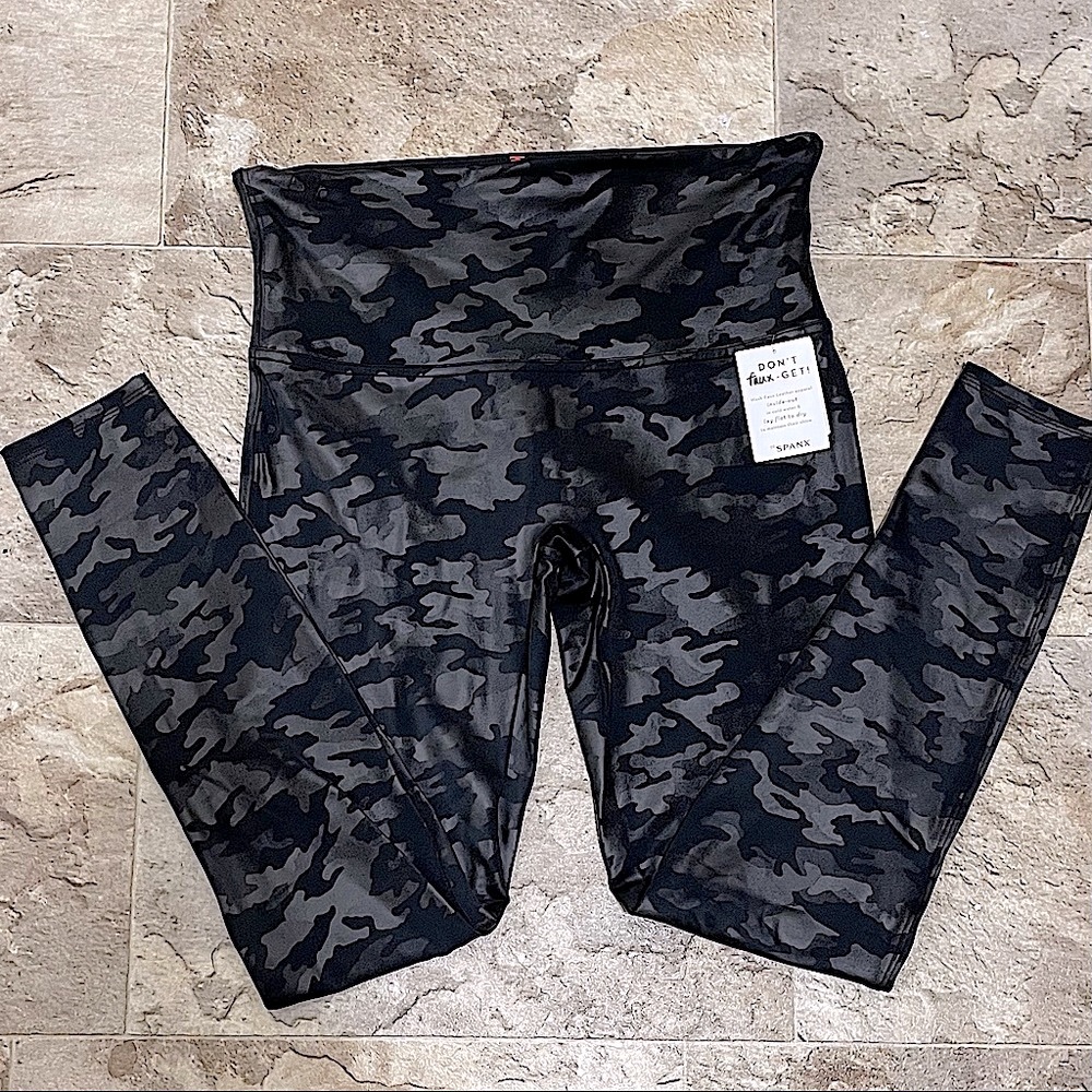 Spanx Faux Leather Camo Leather Leggings Sz L